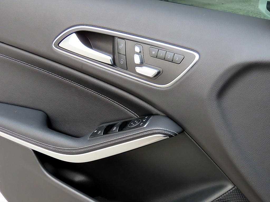 Mercedes Benz GLA Class - Vista 11