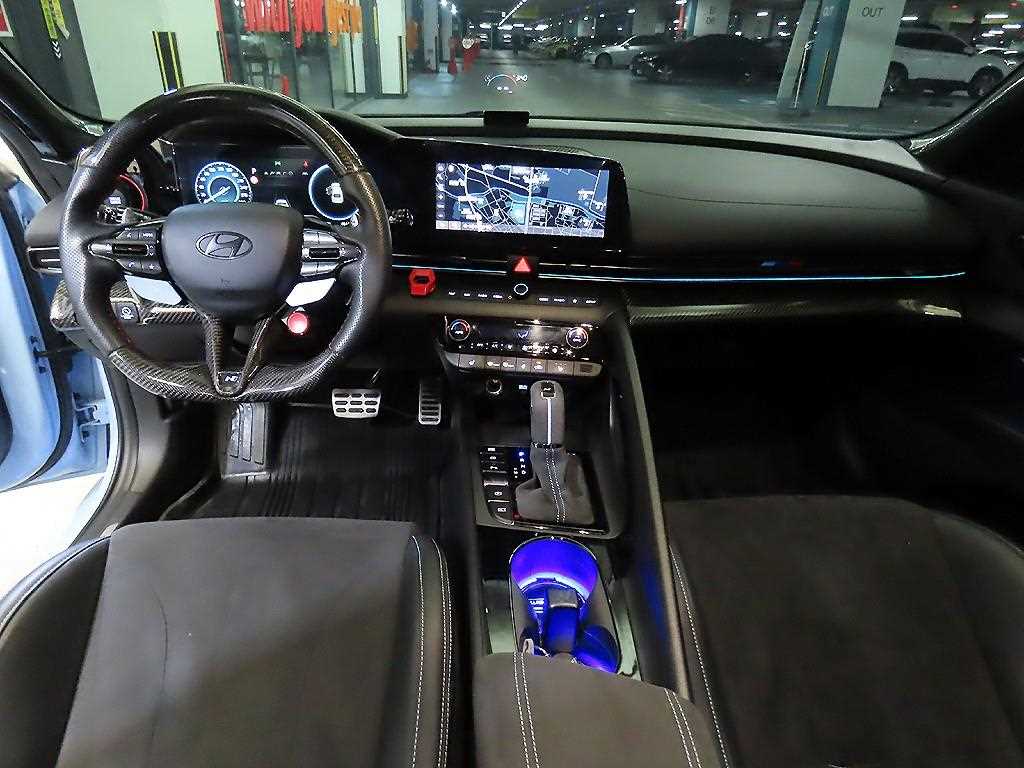 HYUNDAI Avante - Vista 10