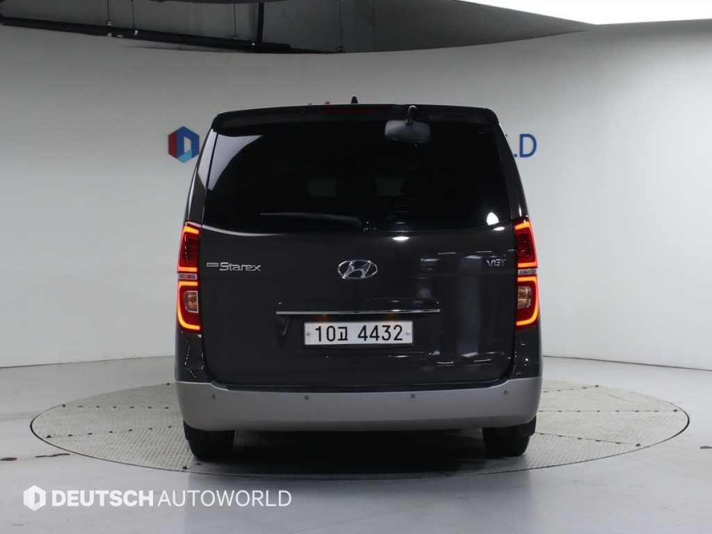 HYUNDAI Starex - Vista 4