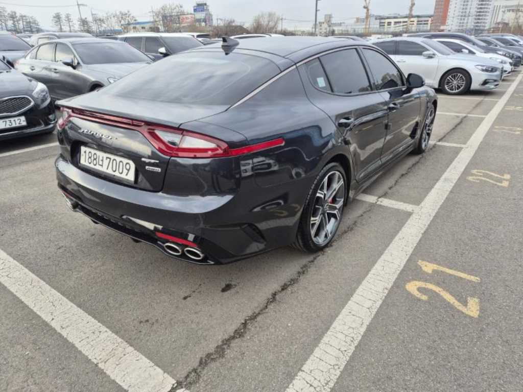 KIA Stinger - Vista 6