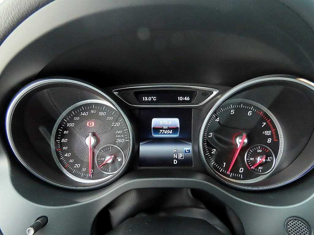 Mercedes Benz GLA Class - Vista 9