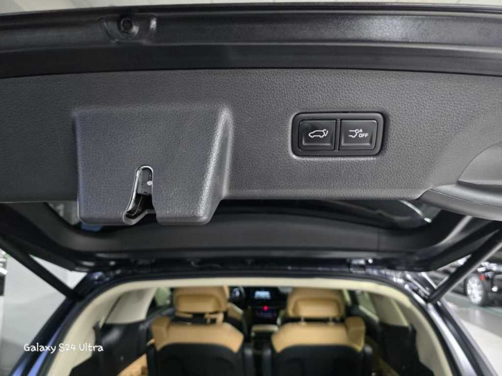 KIA Carnival - Vista 12