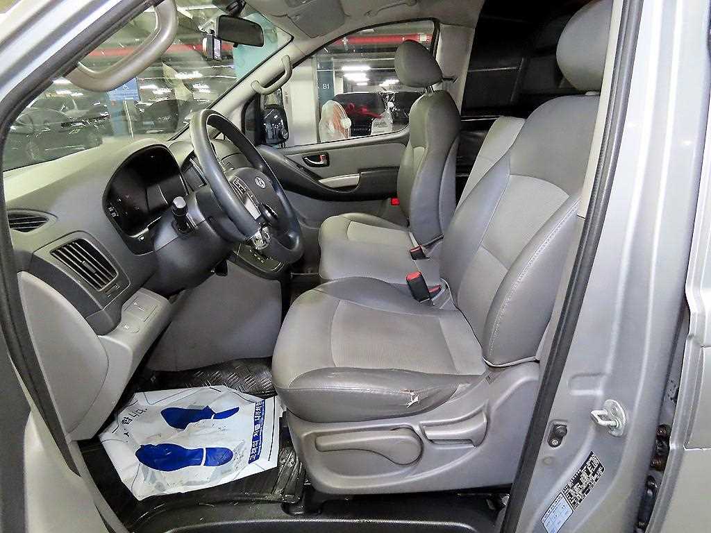 HYUNDAI Starex - Vista 6