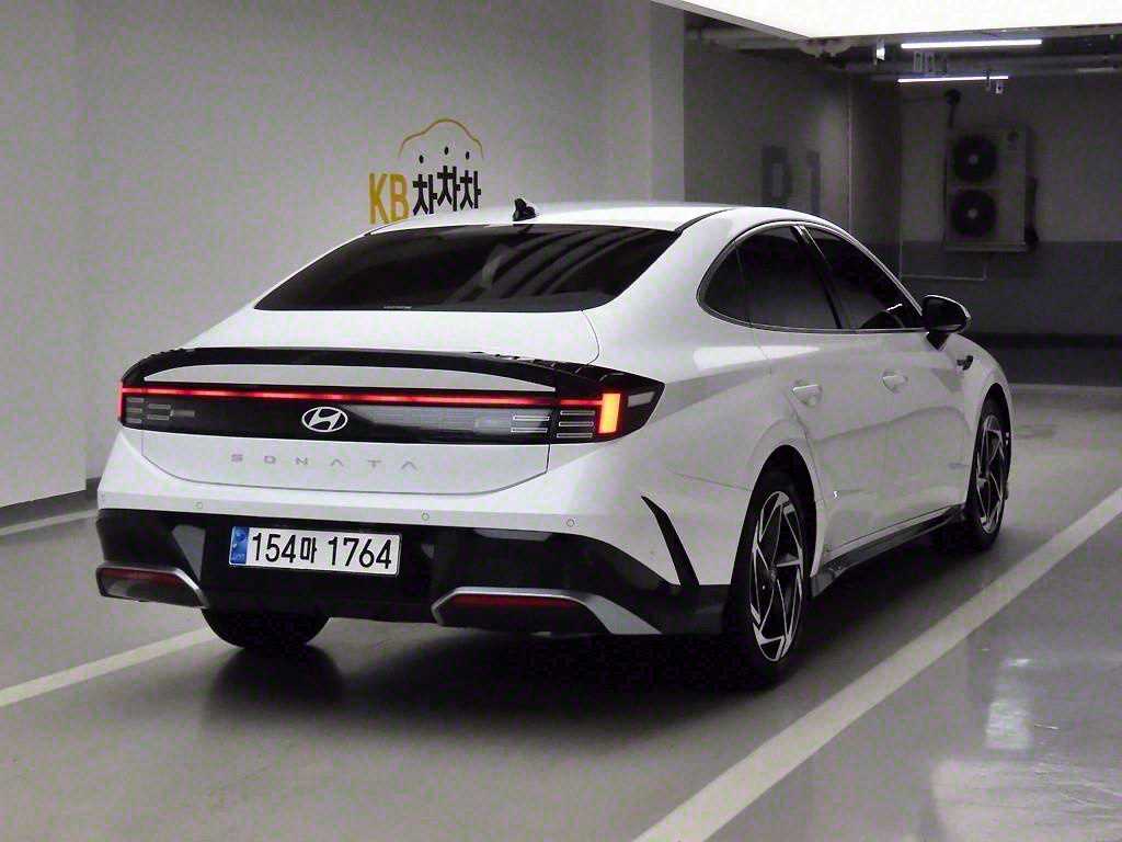 HYUNDAI Sonata - Vista 4