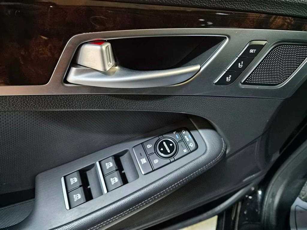 HYUNDAI Genesis - Vista 11