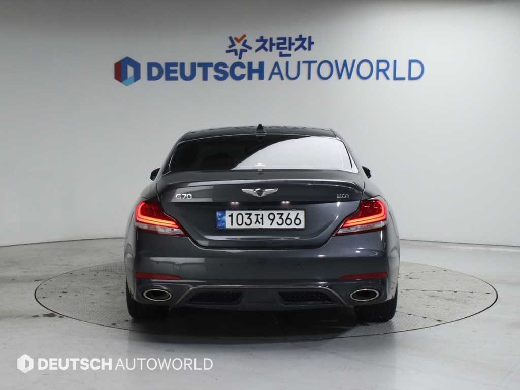 Genesis G70 - Vista 4