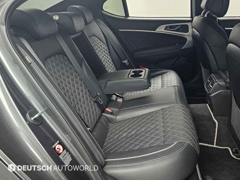 Genesis G70 - Vista 12