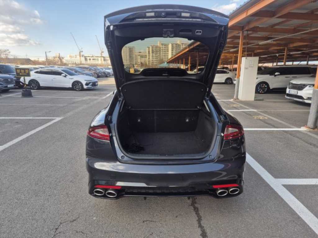 KIA Stinger - Vista 7