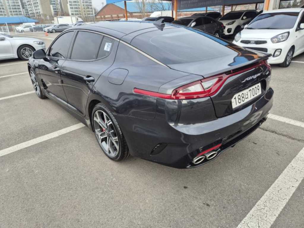 KIA Stinger - Vista 4