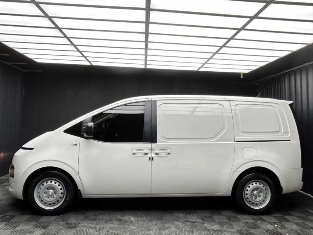 HYUNDAI Staria - Vista 2