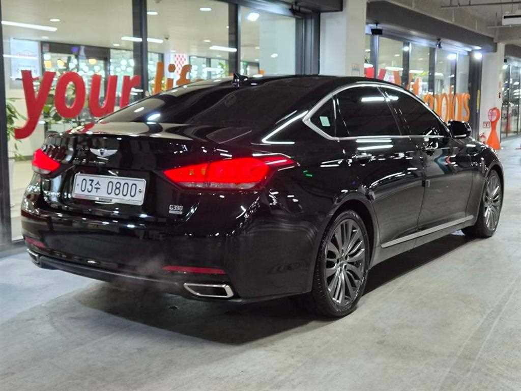 HYUNDAI Genesis - Vista 4