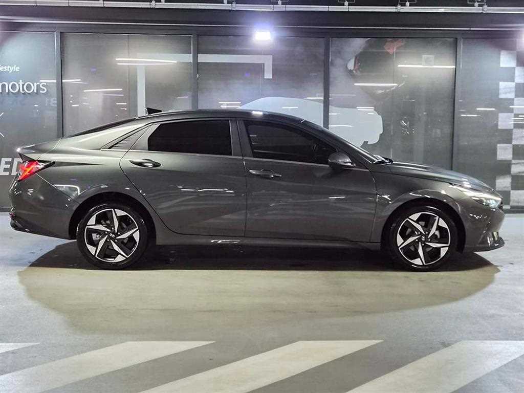 HYUNDAI Avante - Vista 3