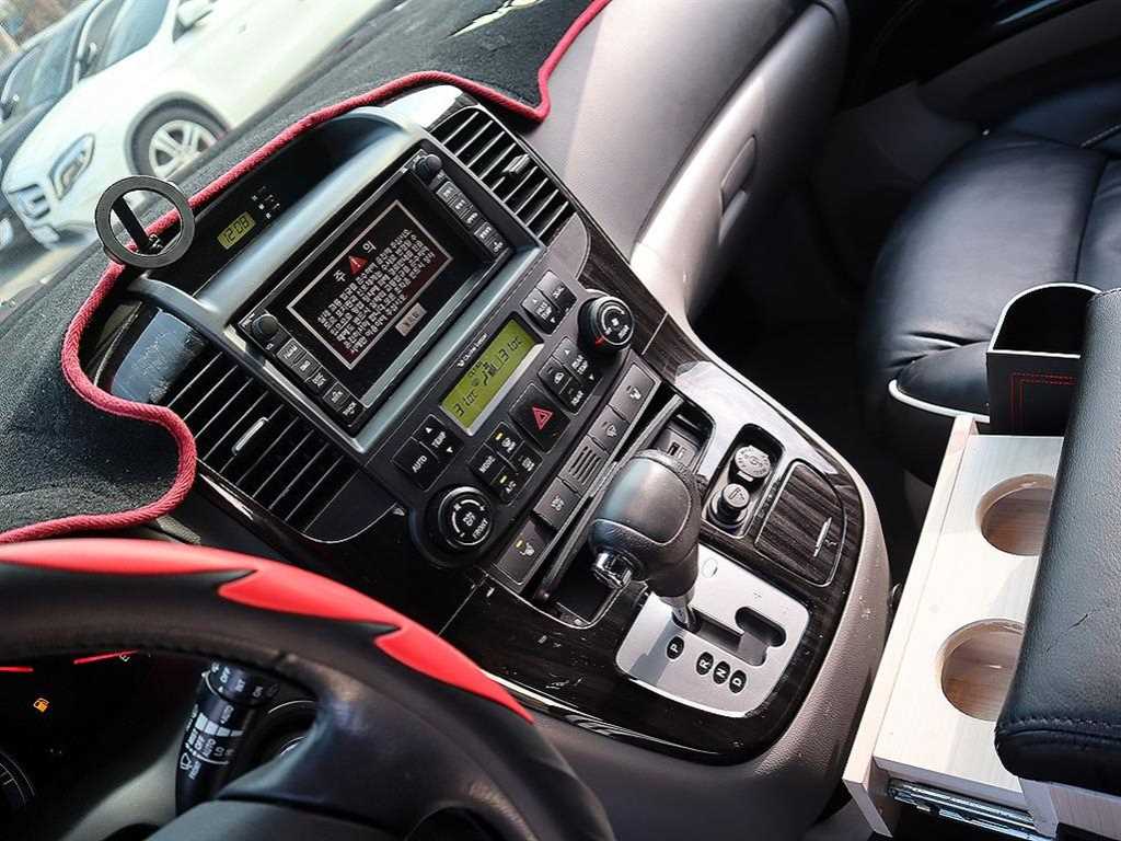 KIA Carnival - Vista 10