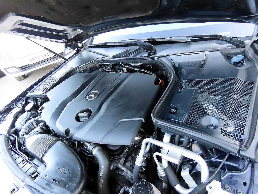 Mercedes Benz C Class 2016 Negro - Importación desde Corea - HF Imports Iquique - Foto 19