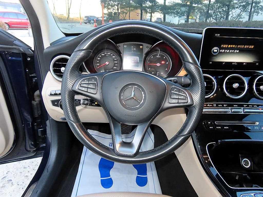 Mercedes Benz C Class - Vista 8