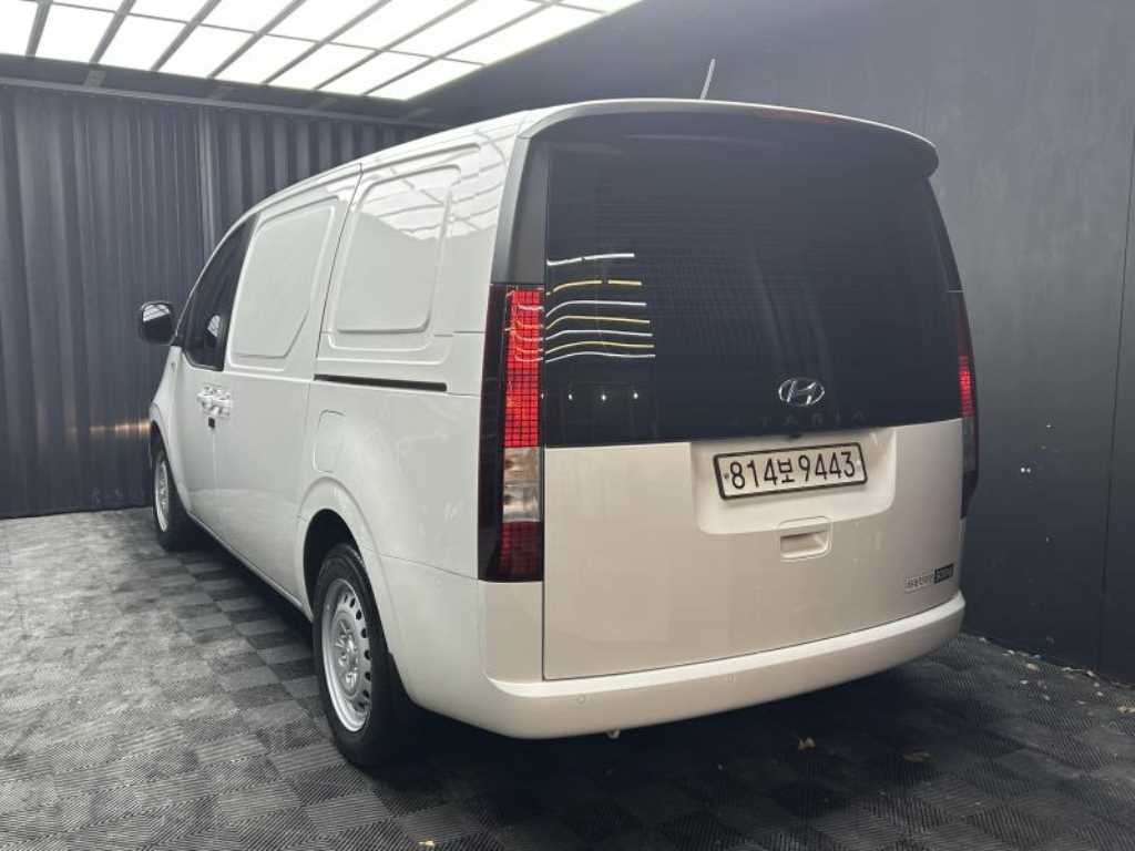 HYUNDAI Staria - Vista 3
