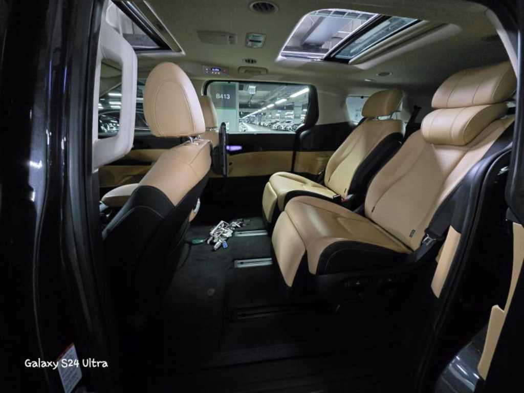 KIA Carnival - Vista 11