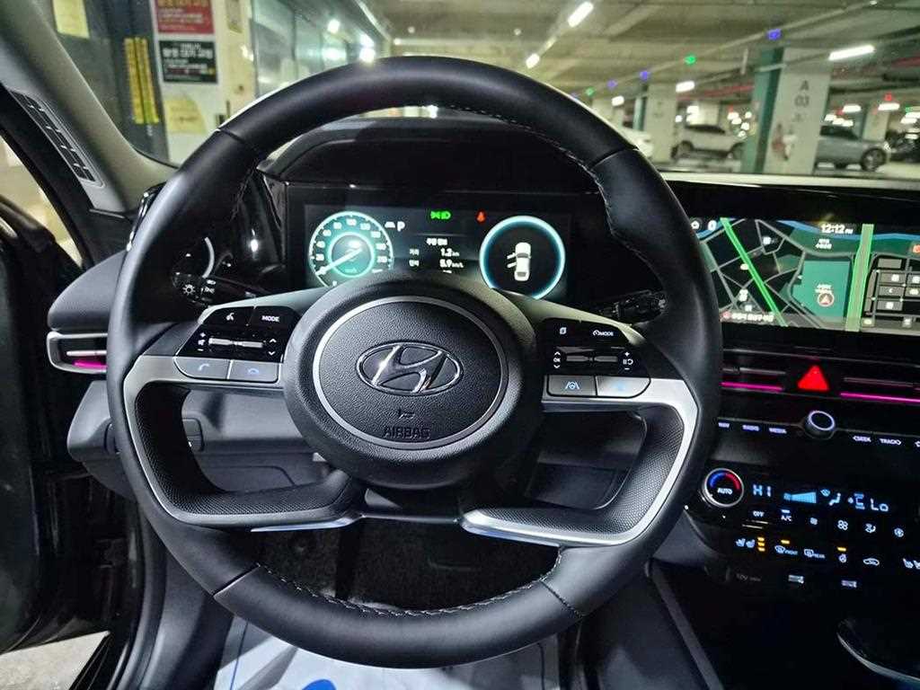 HYUNDAI Avante - Vista 9