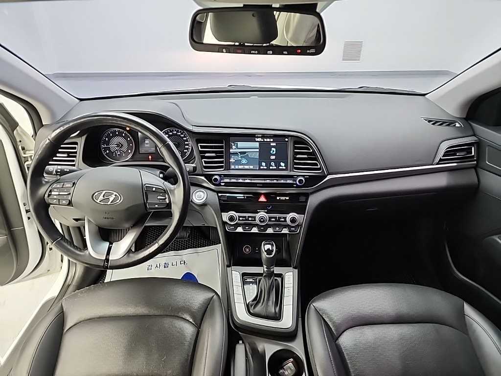 HYUNDAI Avante - Vista 7