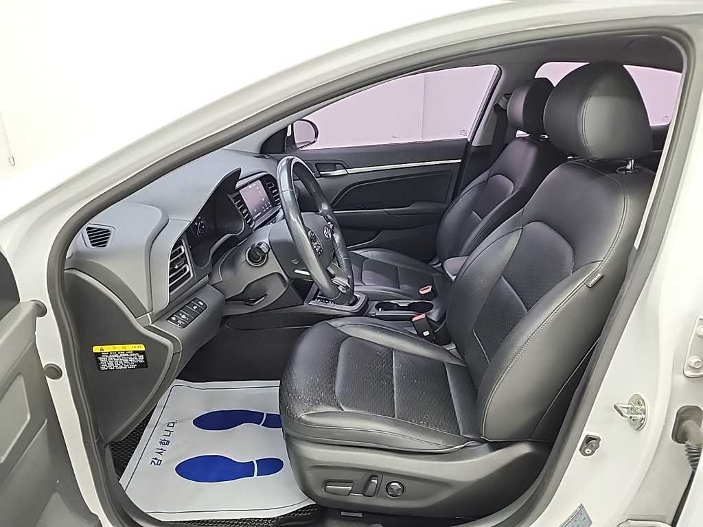 HYUNDAI Avante - Vista 11