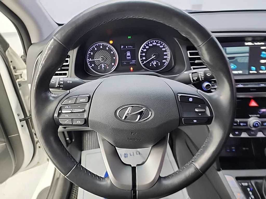 HYUNDAI Avante - Vista 9