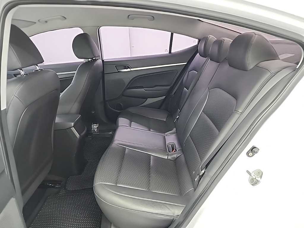 HYUNDAI Avante - Vista 12