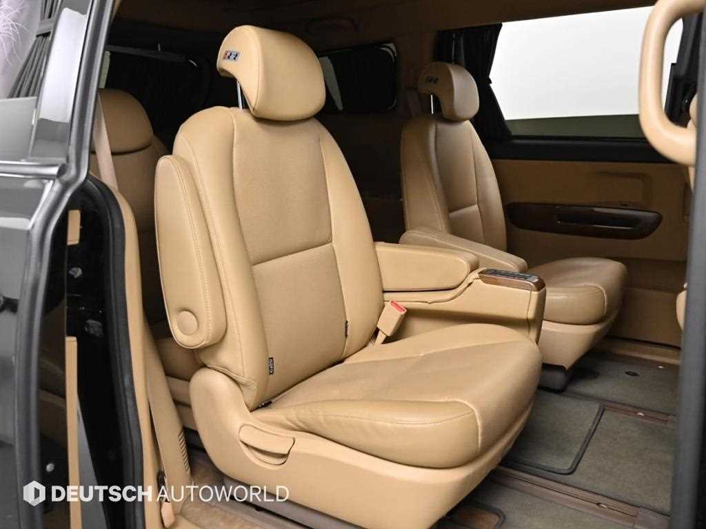 KIA Carnival - Vista 12