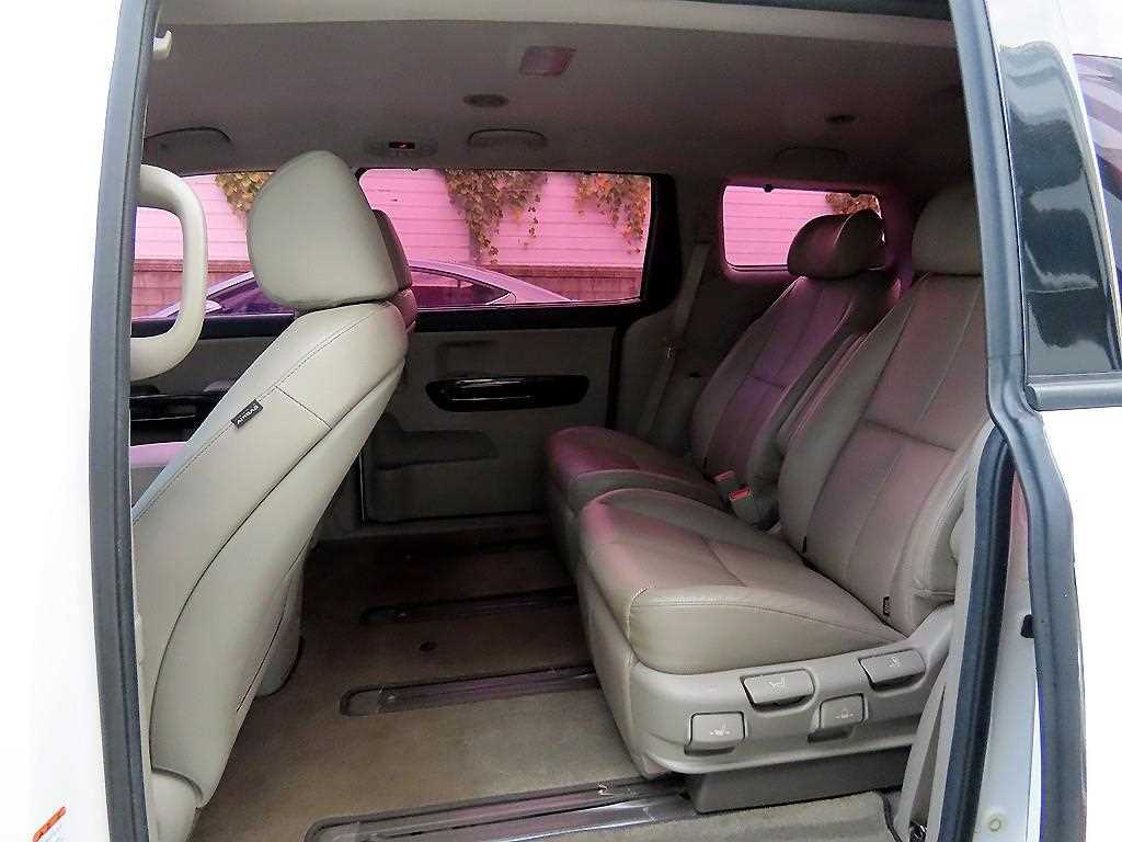 KIA Carnival - Vista 6