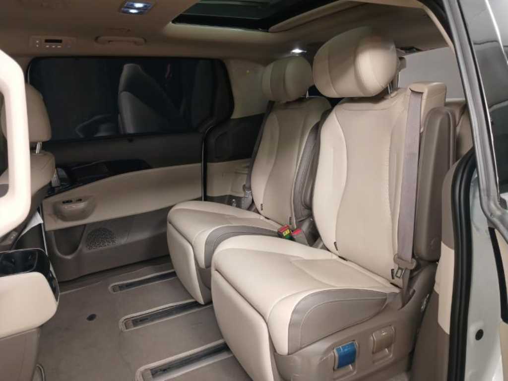 KIA Carnival - Vista 8