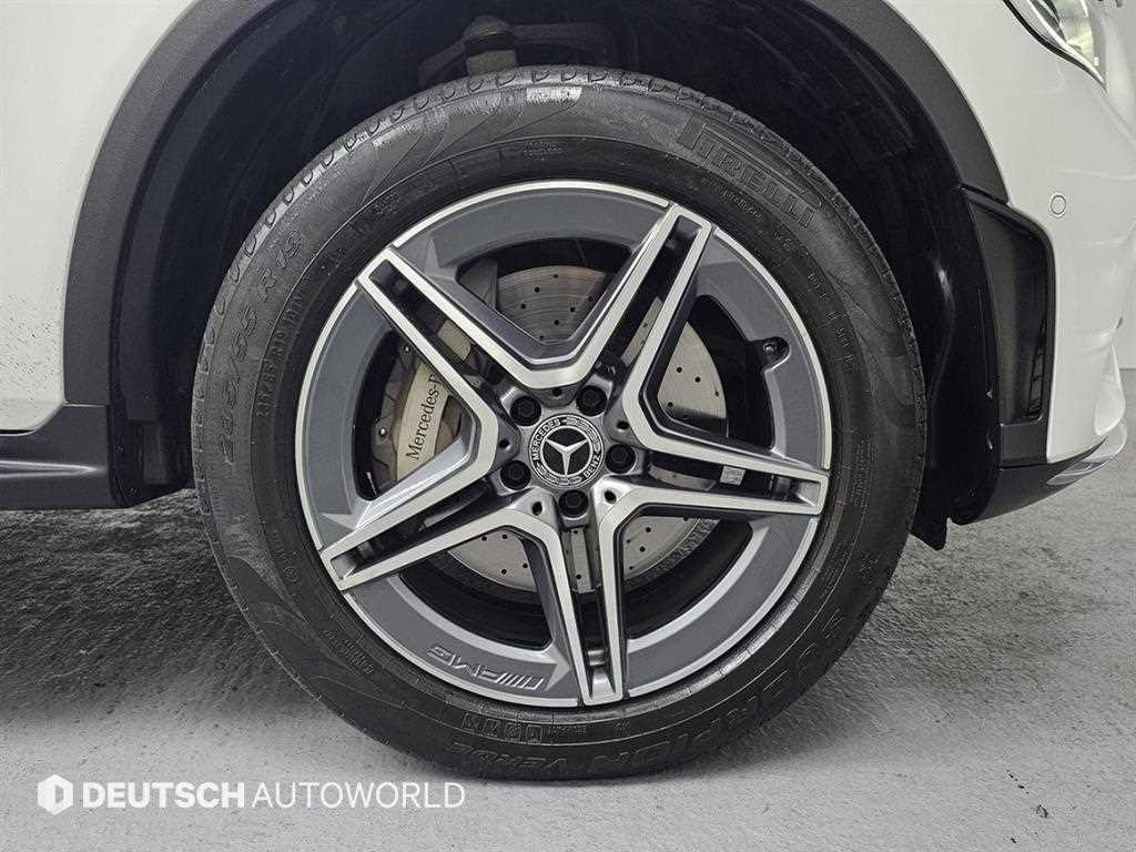 Mercedes Benz GLC Class - Vista 5