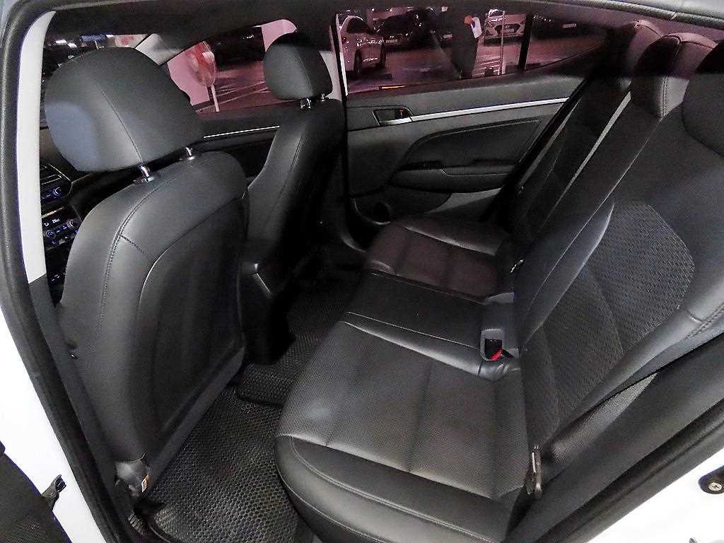 HYUNDAI Avante - Vista 7