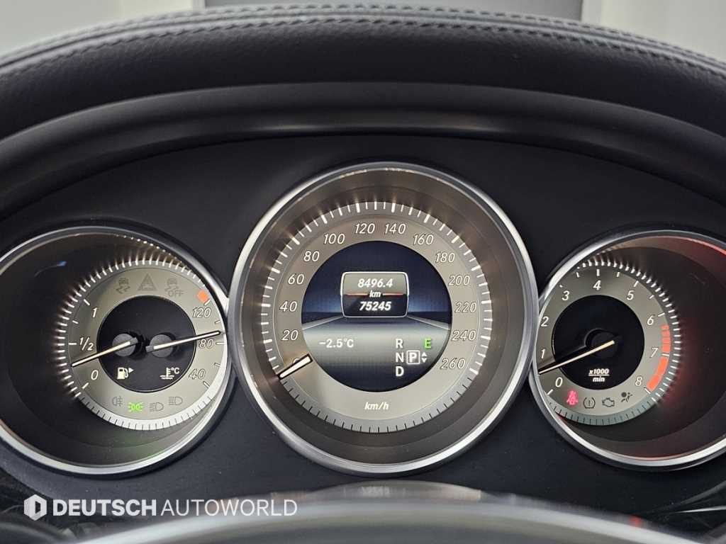 Mercedes Benz CLS Class - Vista 8