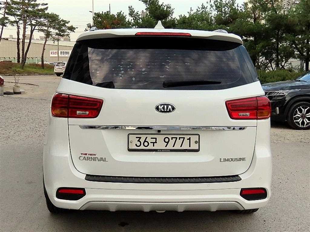 KIA Carnival - Vista 4