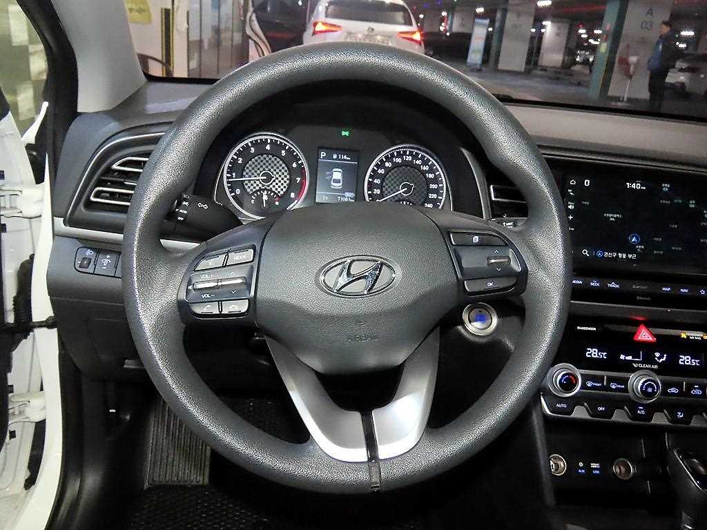 HYUNDAI Avante - Vista 8