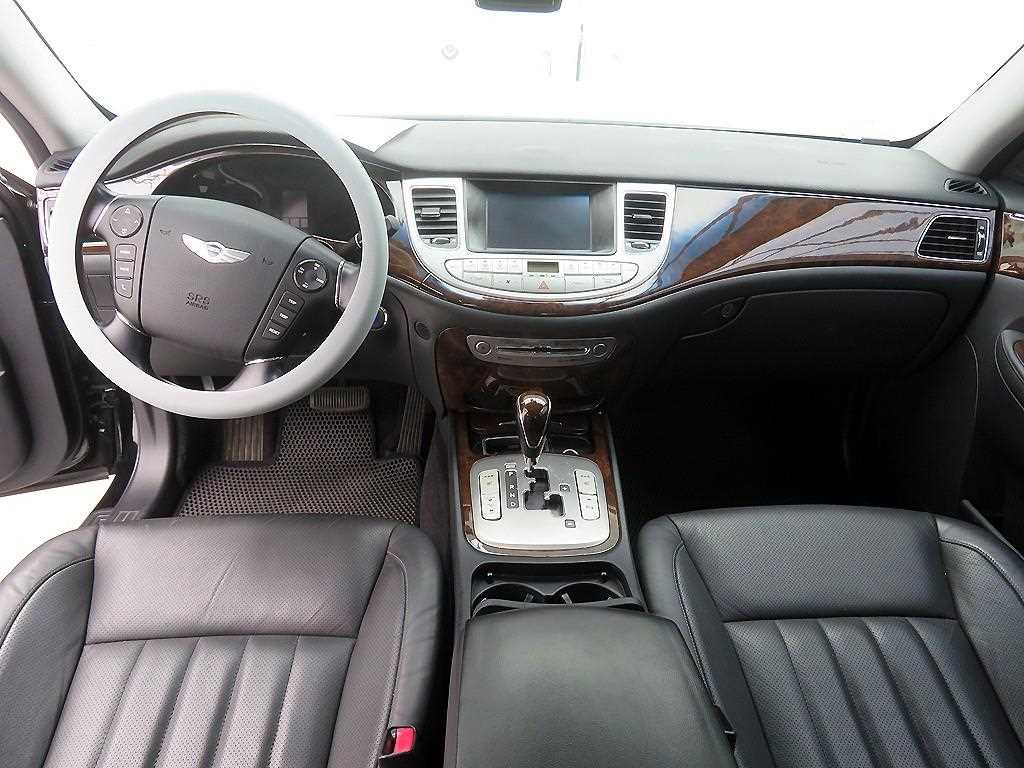 HYUNDAI Genesis - Vista 7