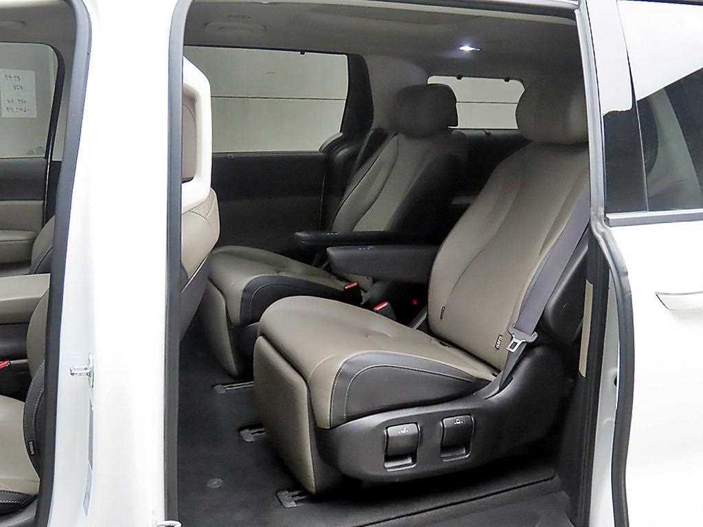 KIA Carnival - Vista 6