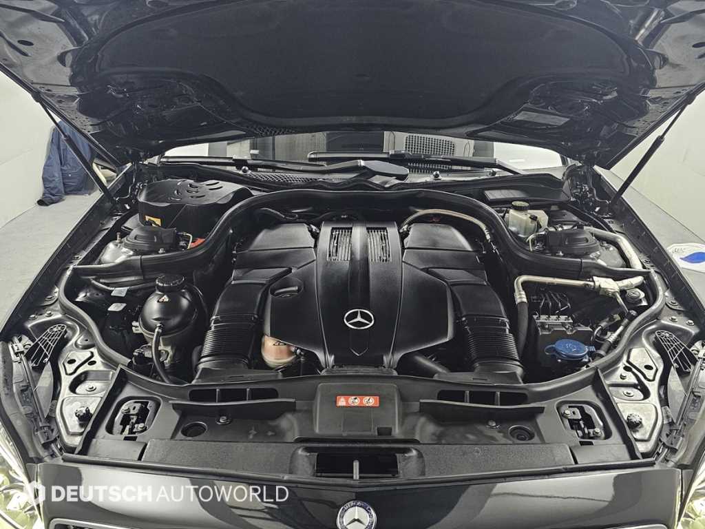 Mercedes Benz CLS Class - Vista 6