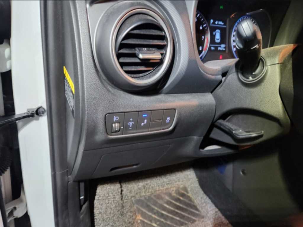 HYUNDAI Kona - Vista 7