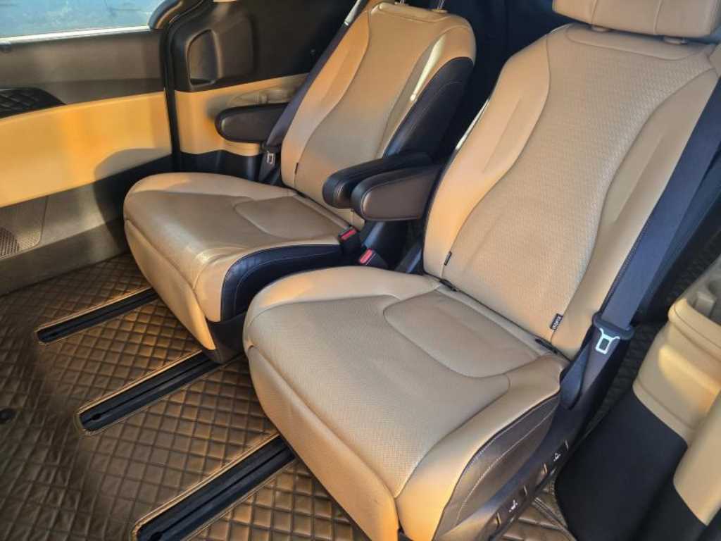 KIA Carnival - Vista 8