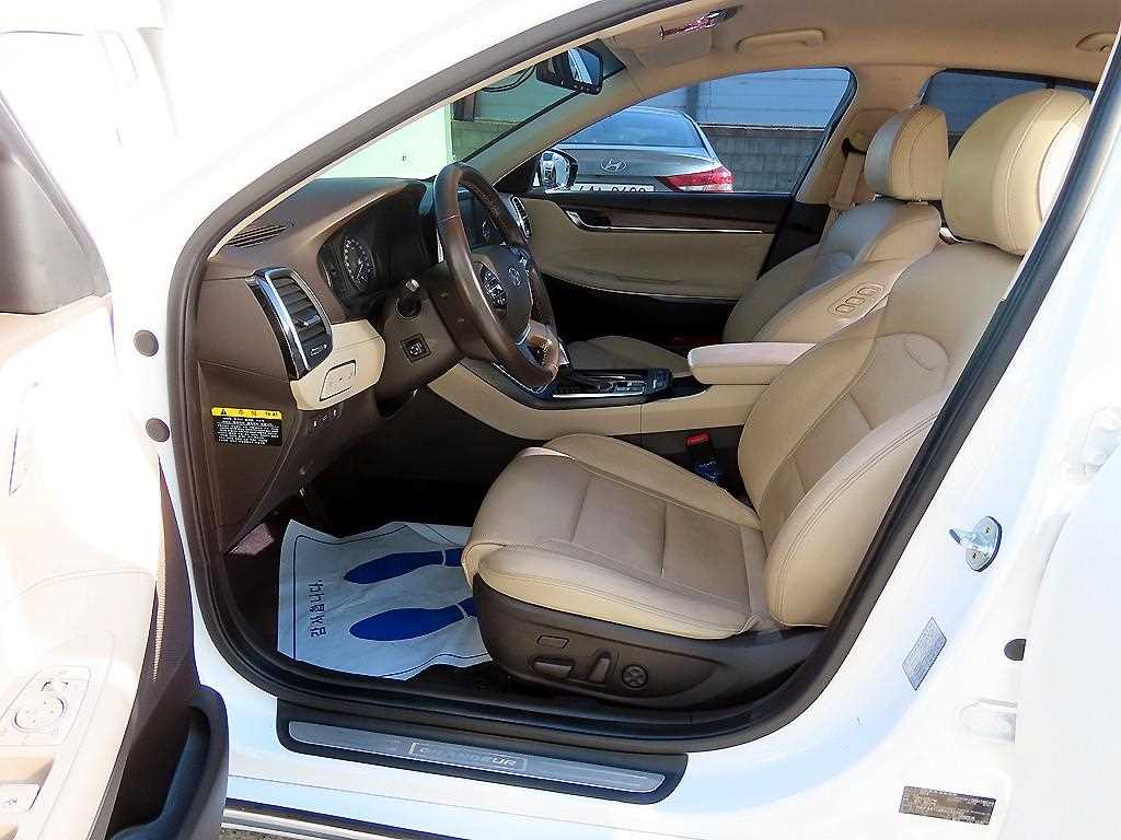 HYUNDAI Grandeur - Vista 5