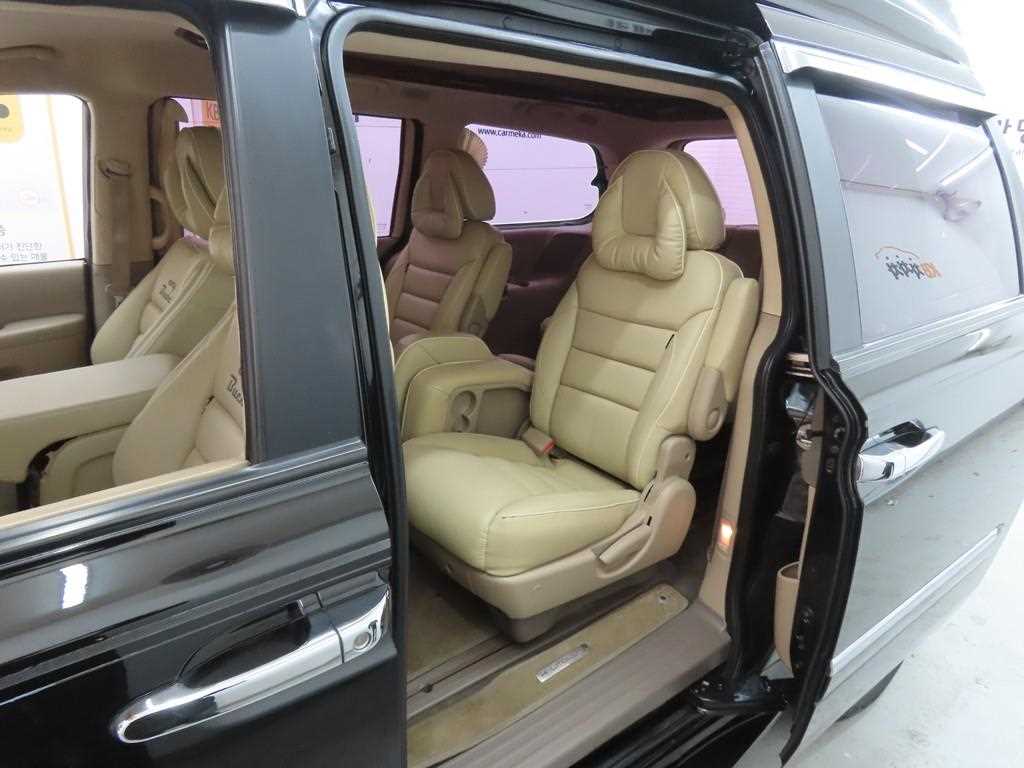 KIA Carnival - Vista 6