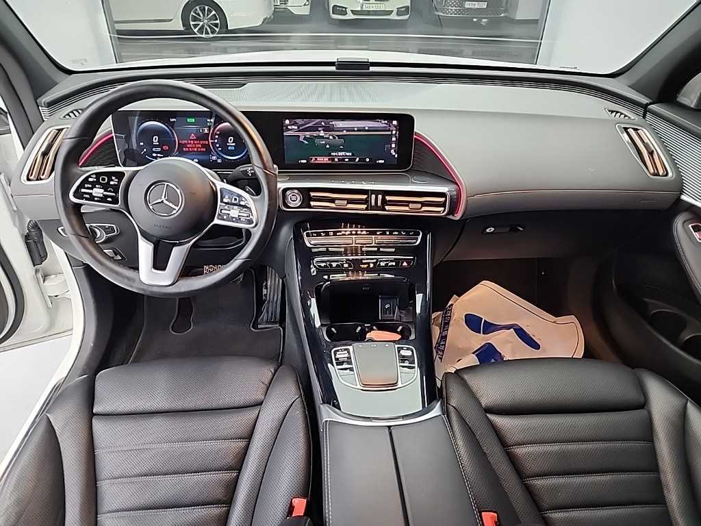 Mercedes Benz EQC - Vista 7