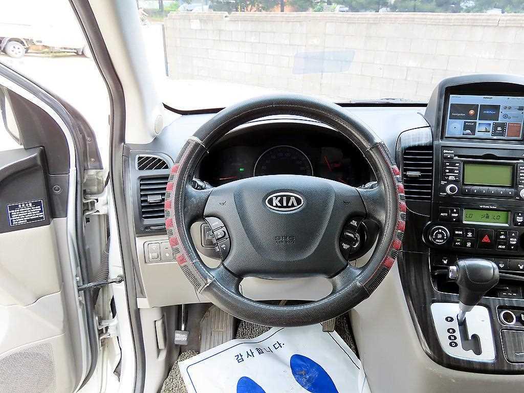 KIA Carnival - Vista 8