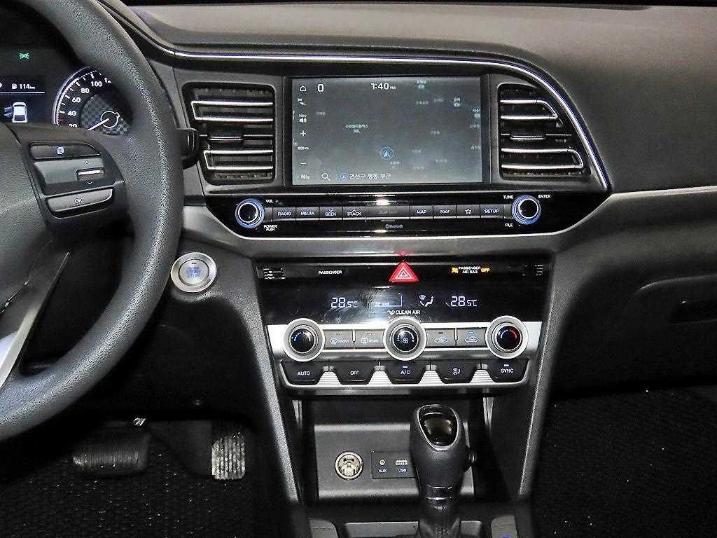 HYUNDAI Avante - Vista 11