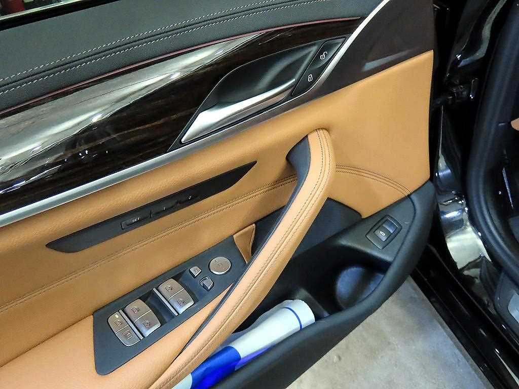 BMW 5 Series 2023 Negro - Importación desde Corea - HF Imports Iquique - Foto 13