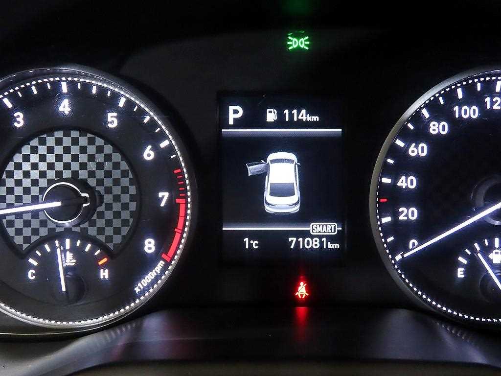 HYUNDAI Avante - Vista 9