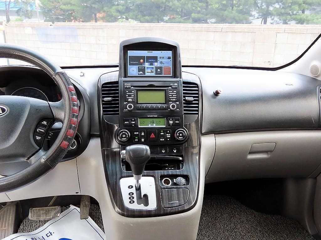KIA Carnival - Vista 11