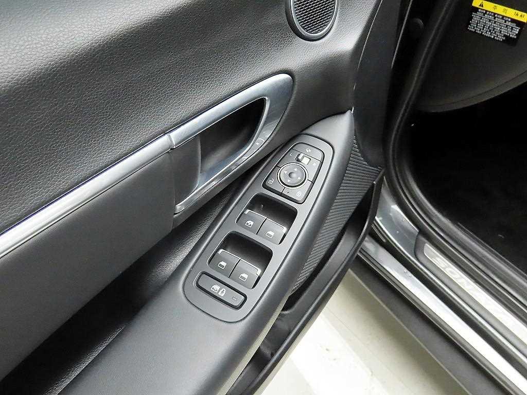 HYUNDAI Sonata - Vista 12