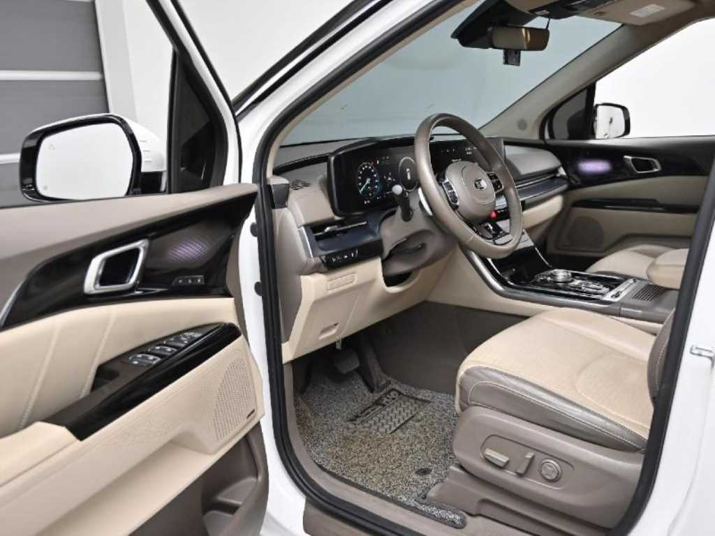 KIA Carnival - Vista 11