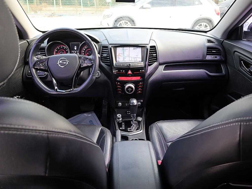 Ssangyong Tivoli - Vista 5